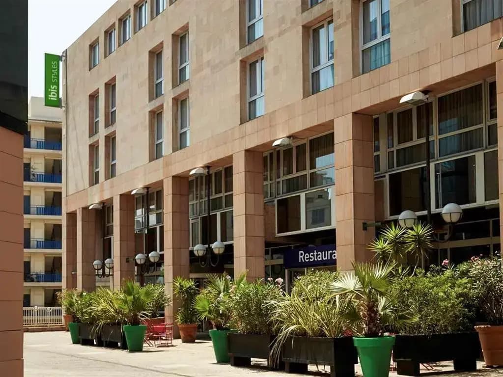 ibis Styles Toulon Centre Port - Photo 1