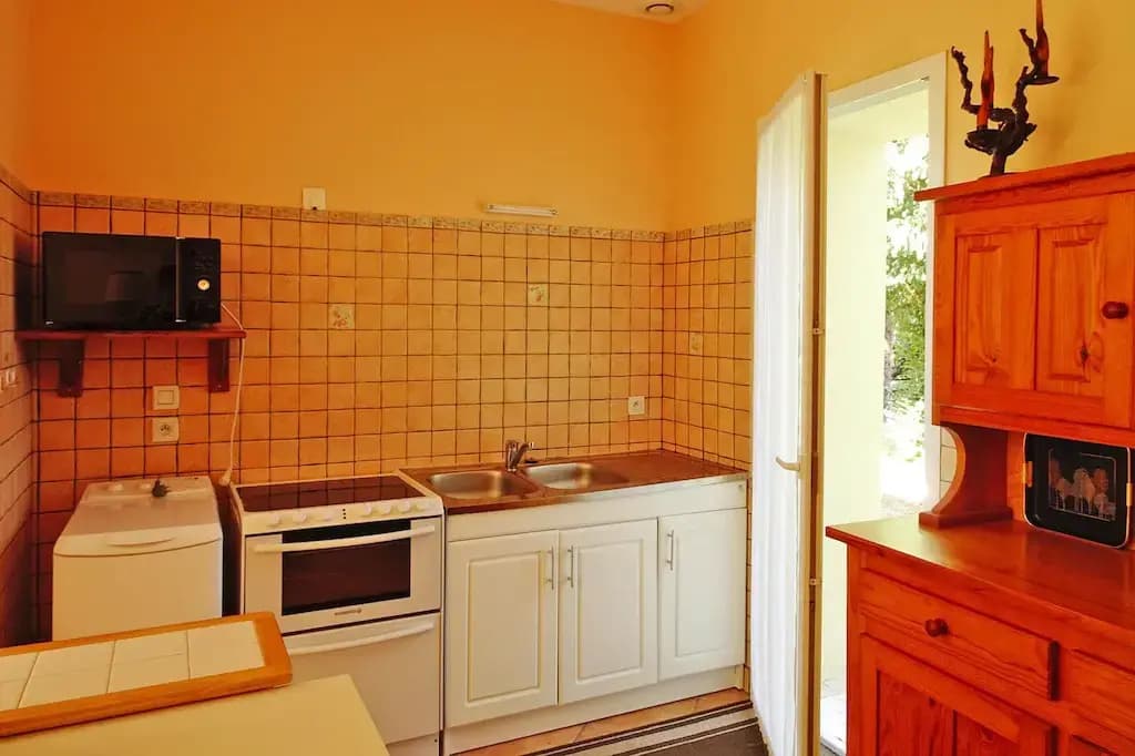 Semi-detached House on a Vineyard, Talais - Photo 2