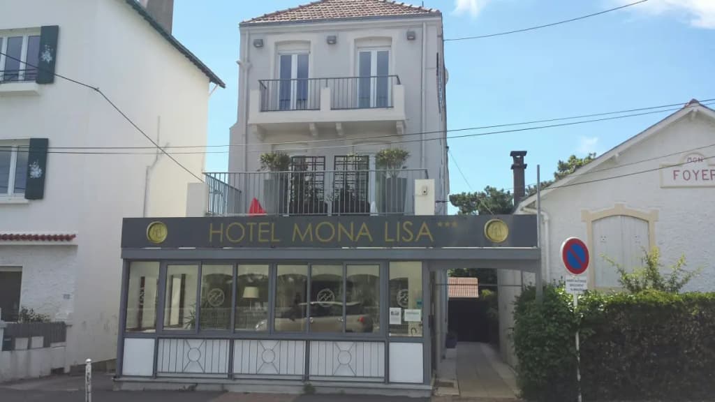 Hotel Mona Lisa - Photo 1