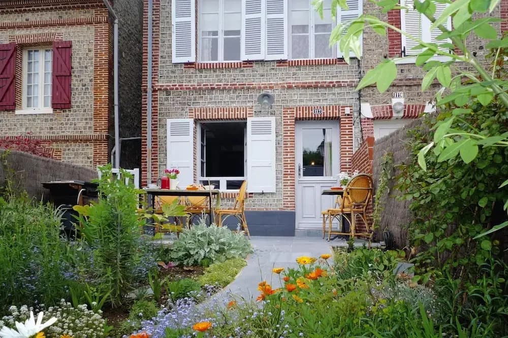 Charming House Near Alabaster Coast Beach - Photo 1