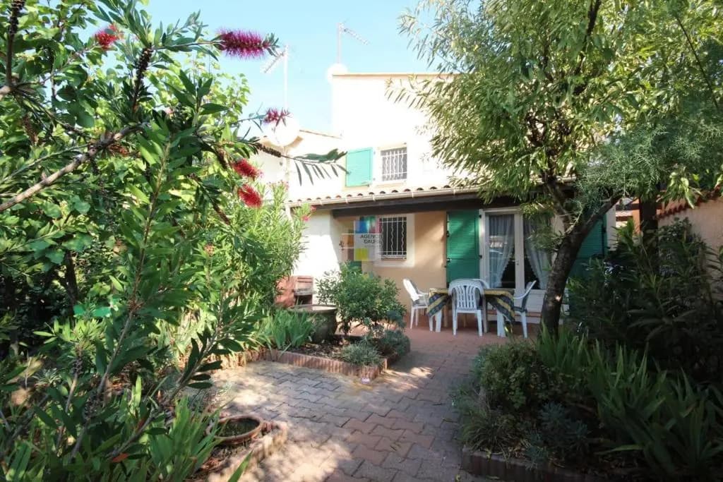 Belle villa plein sud, 4-6 couchages, en résidence avec piscine commune, Wifi fibre optique, 400m de la mer à PORTIRAGNES...