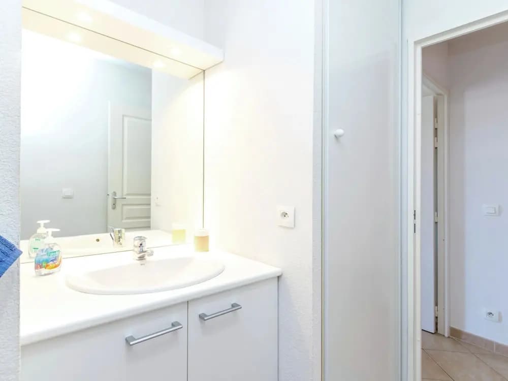 Charming Apartment in Mallemort with Swimming Pool - Miniature 8