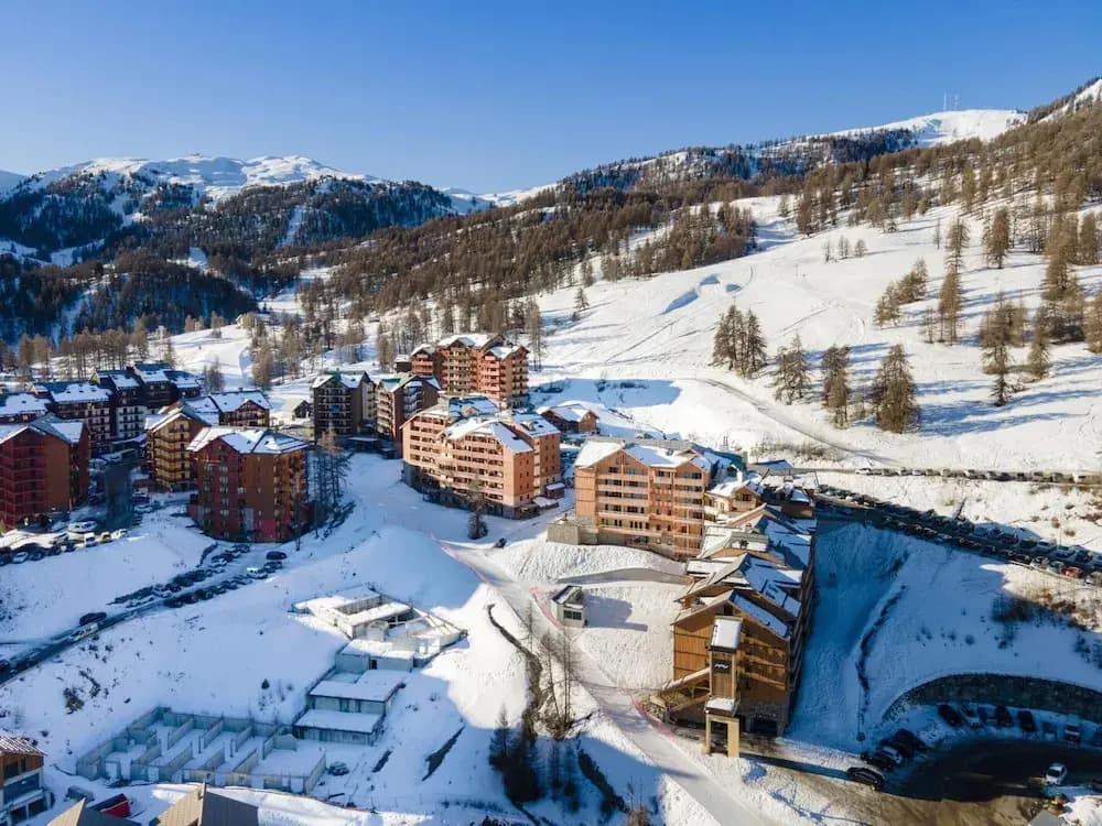 Apartment in France With Ski-in/ski-out Access - Miniature 8