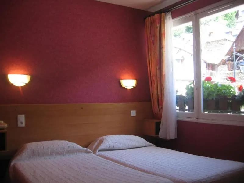 Hotel Restaurant Le Sapin Fleuri - Photo 2