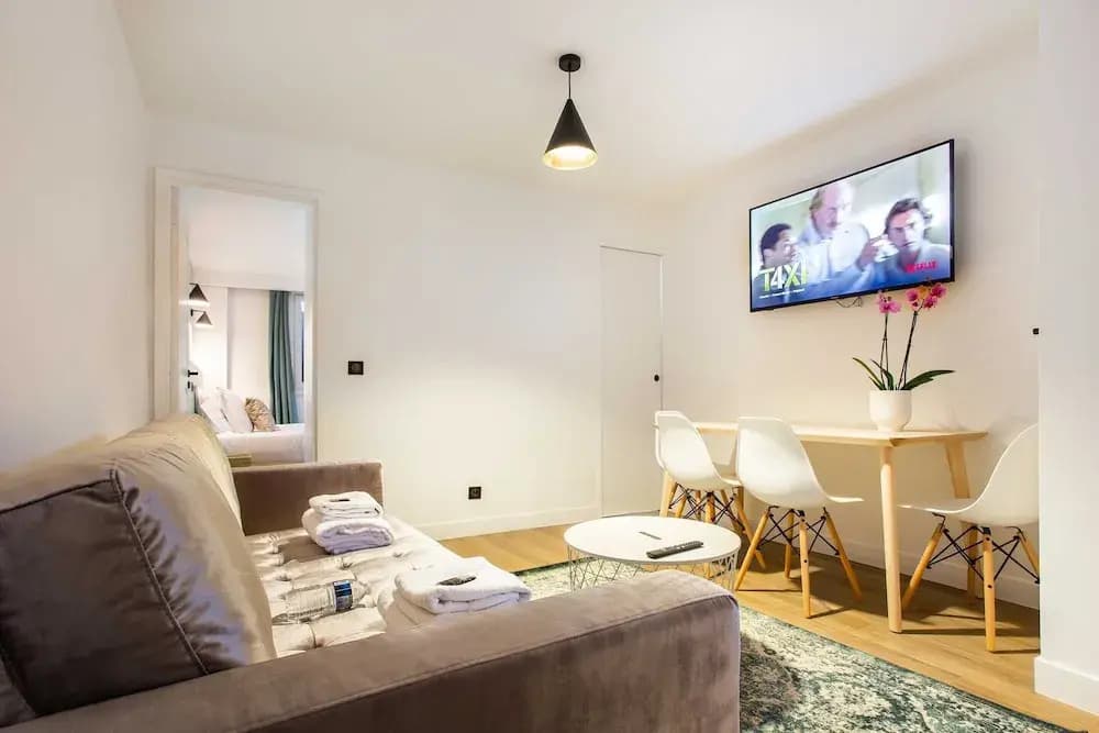 Elegant Apartment - 2BD /8P - Near Eiffel Tower - Miniature 6
