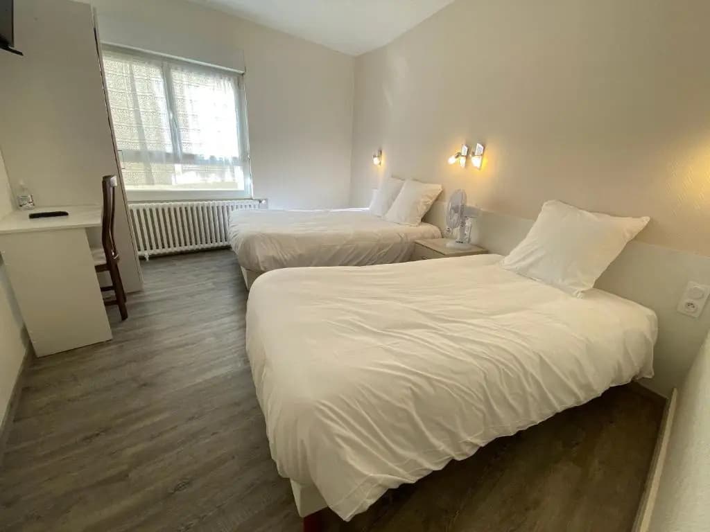 Hotel De Bretagne - Fougeres - Photo 2