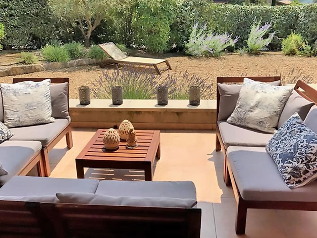 Beautiful Villa in Saumane-de-Vaucluse with Garden - Photo 3