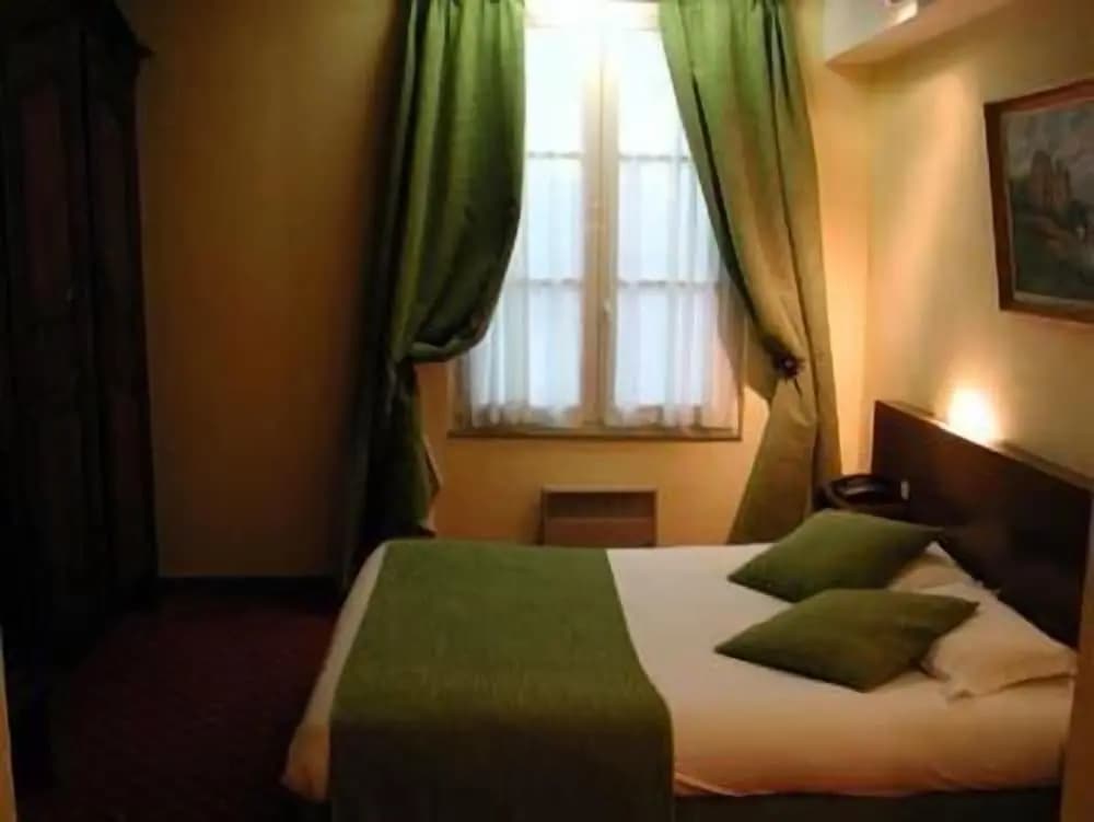 Logis Hôtel les Hauts de St Maure - Photo 1