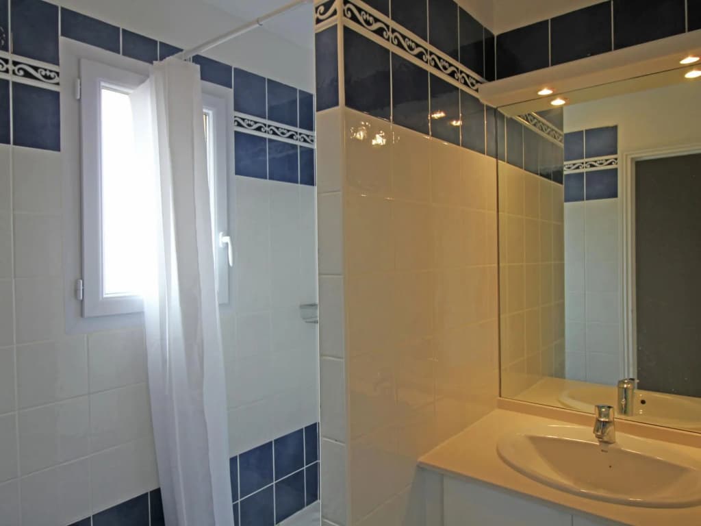 Luxurious Holiday Home in Les Issambres with Swimming Pool - Miniature 7