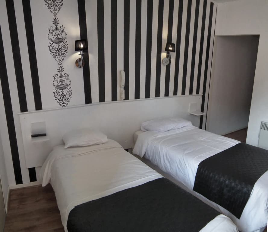 Hôtel des Pays-Bas - Photo 2