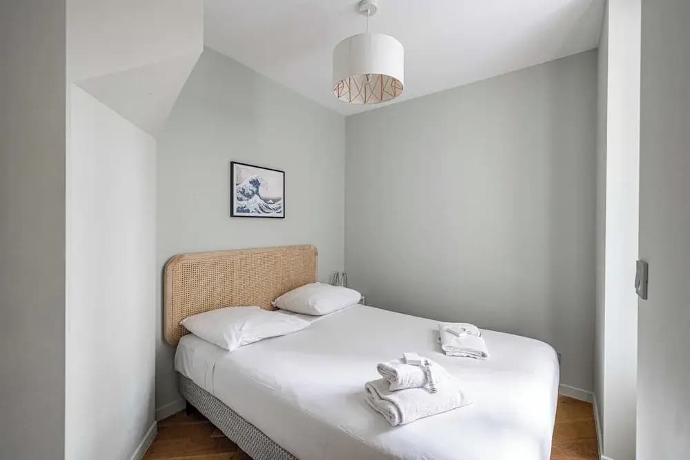Charming 1 Bedroom Apartment- Heart of Cannes - Photo 2