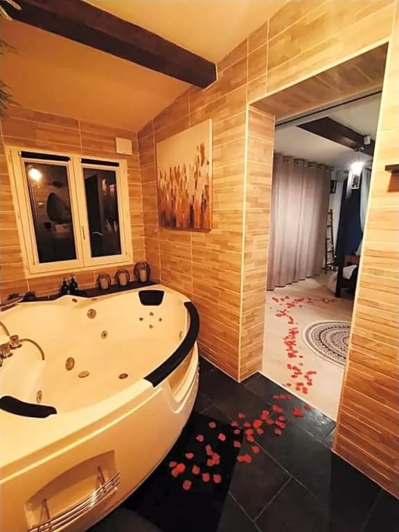 A l'Orée des pins - Gite indépendant avec baignoire balnéo et Home Cinéma en sup - Voir info de l'hôte - Miniature 6