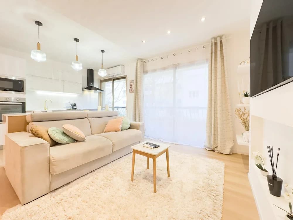 Le Dor in Cannes With 1 Bedrooms and 1 Bathrooms - Photo 3