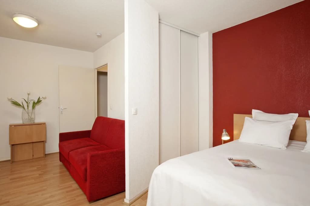 Séjours & Affaires Paris Nanterre - Photo 4