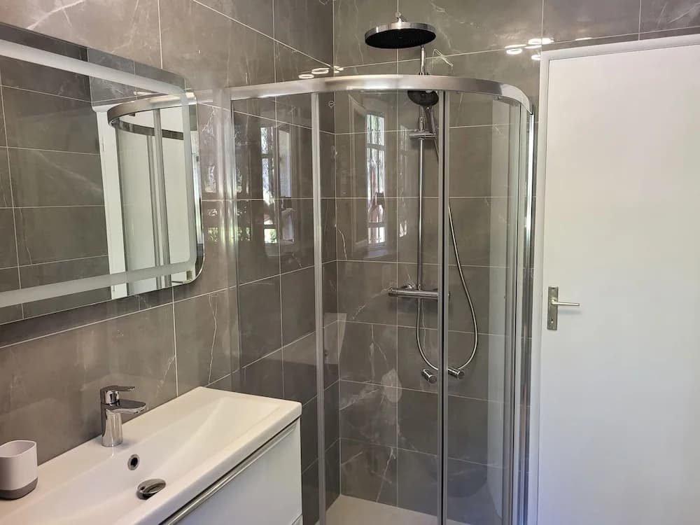La villa Roméo - Piscine & Spa - Miniature 7