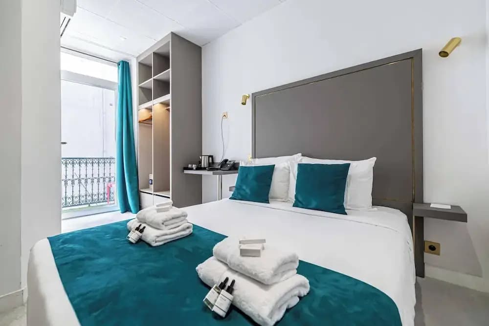 Deluxe Bedroom With Balcony in Cannes Palais - Photo 5