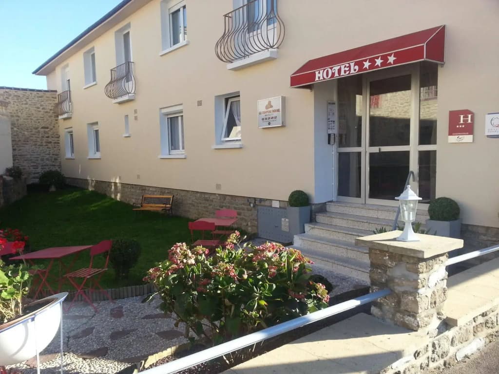 Hôtel Le Chapeau Rouge - Photo 1