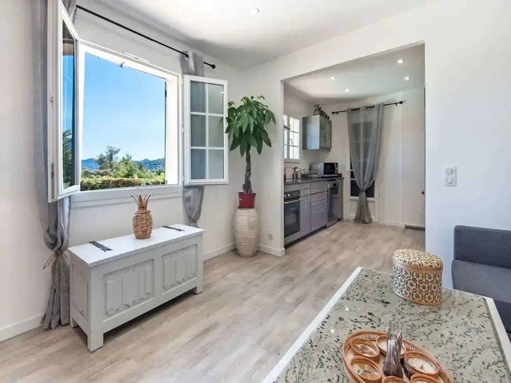 Riviera Hideaway for 2 Guests - Miniature 6