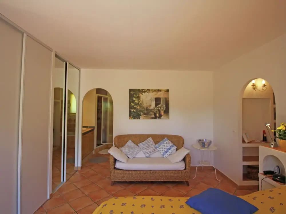 Gorgeous Villa in Bagnols-en-Foret with Swimming Pool - Photo 5