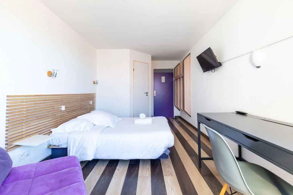 East Hotel - Miniature 6
