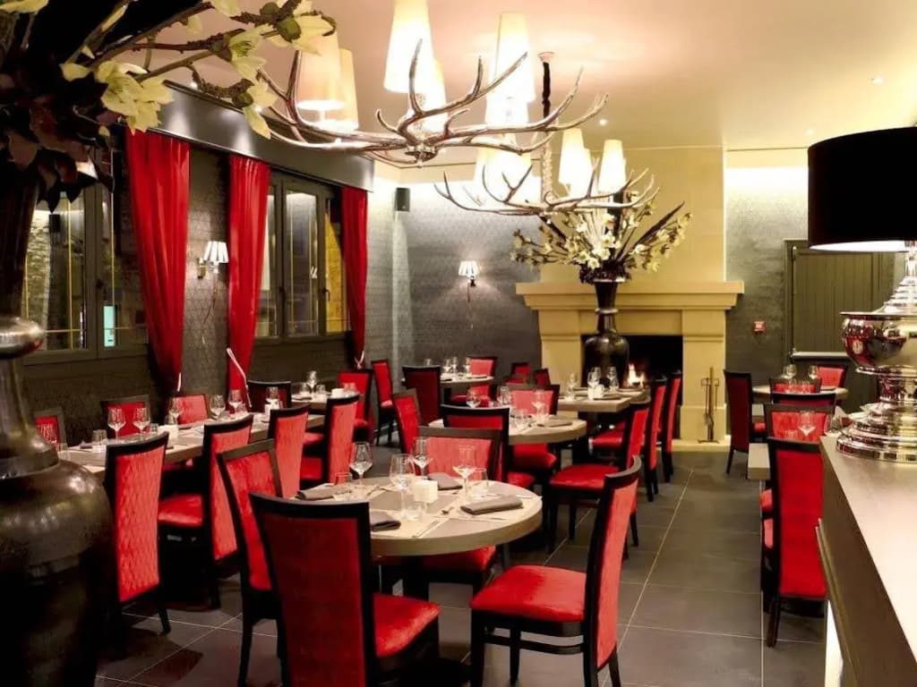 Hotel De la Place - Photo 3