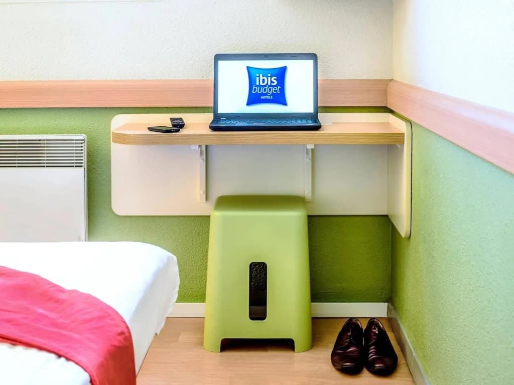 ibis budget Valenciennes Petite Forêt - Photo 4