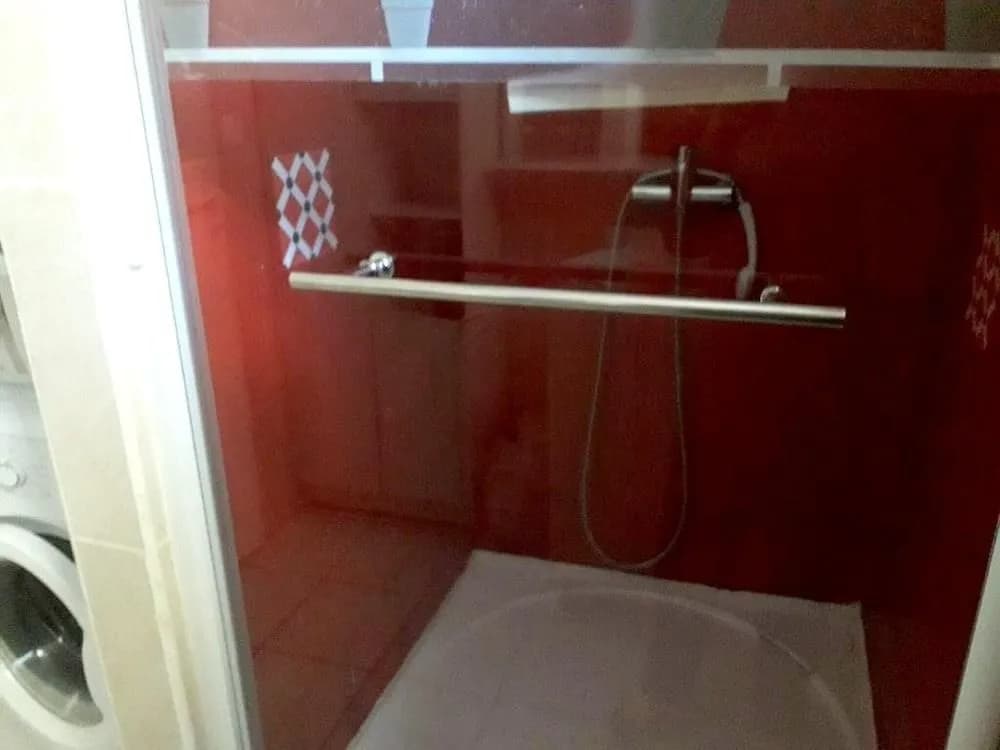 Apartment With one Bedroom in Le Luc, With Shared Pool, Enclosed Garden and Wifi - Photo 5