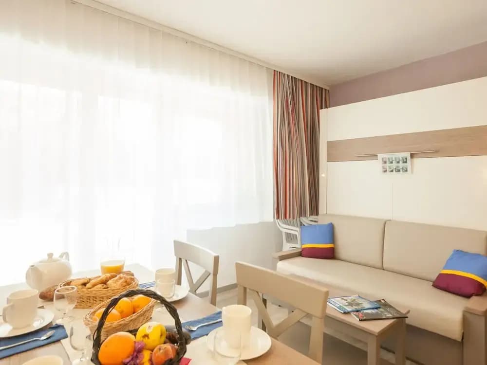 Air-conditioned Studio in Sainte Maxime - Miniature 6