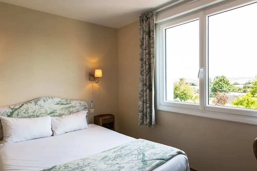 Logis Hôtel & Restaurant L’Ermitage - Photo 2