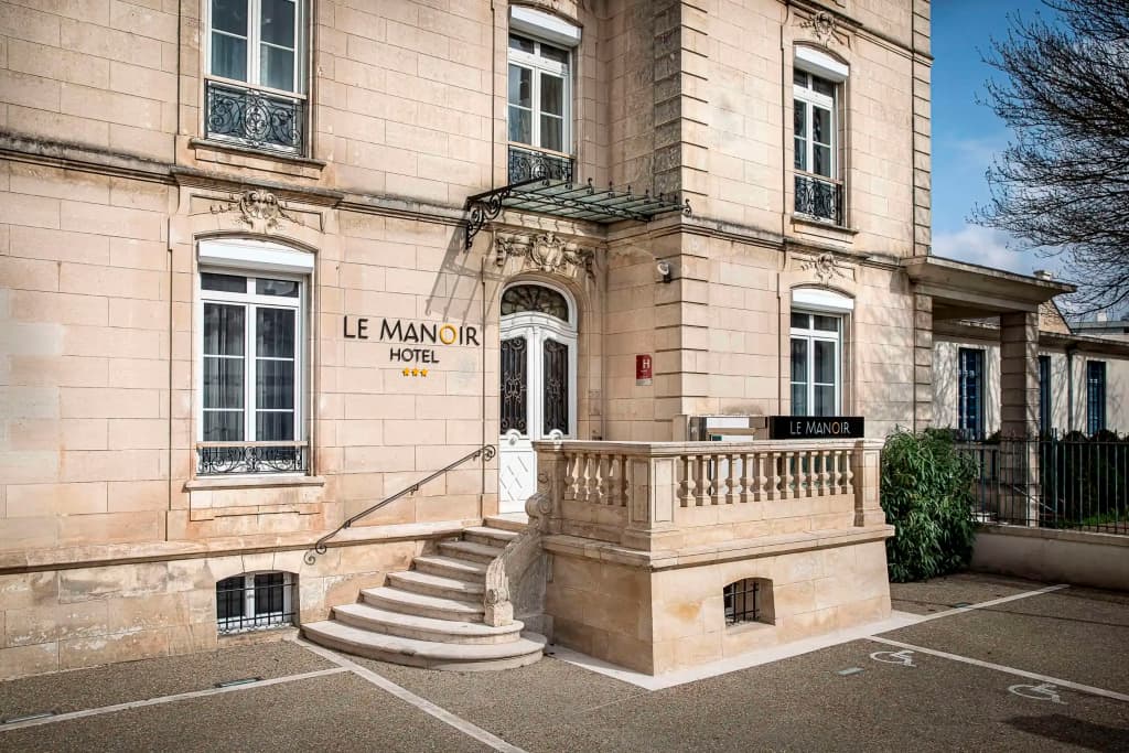 Hôtel Le Manoir - Photo 1