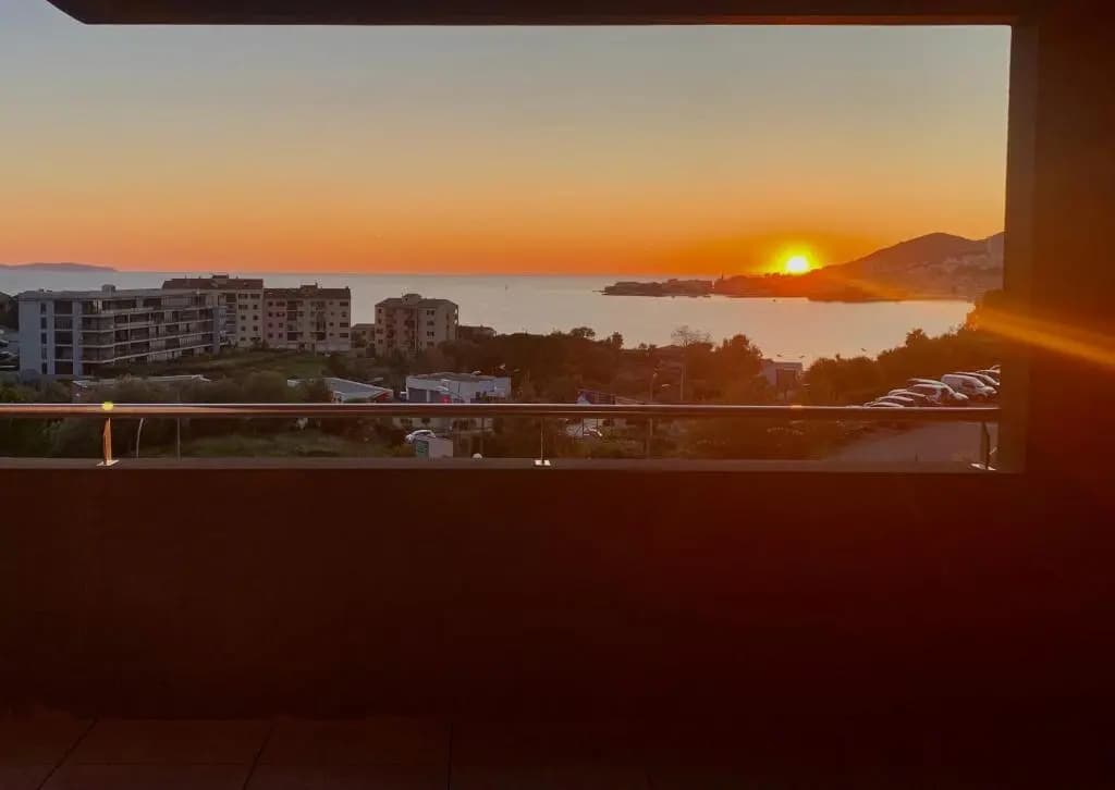 T2 Ajaccio vue mer - Miniature 8