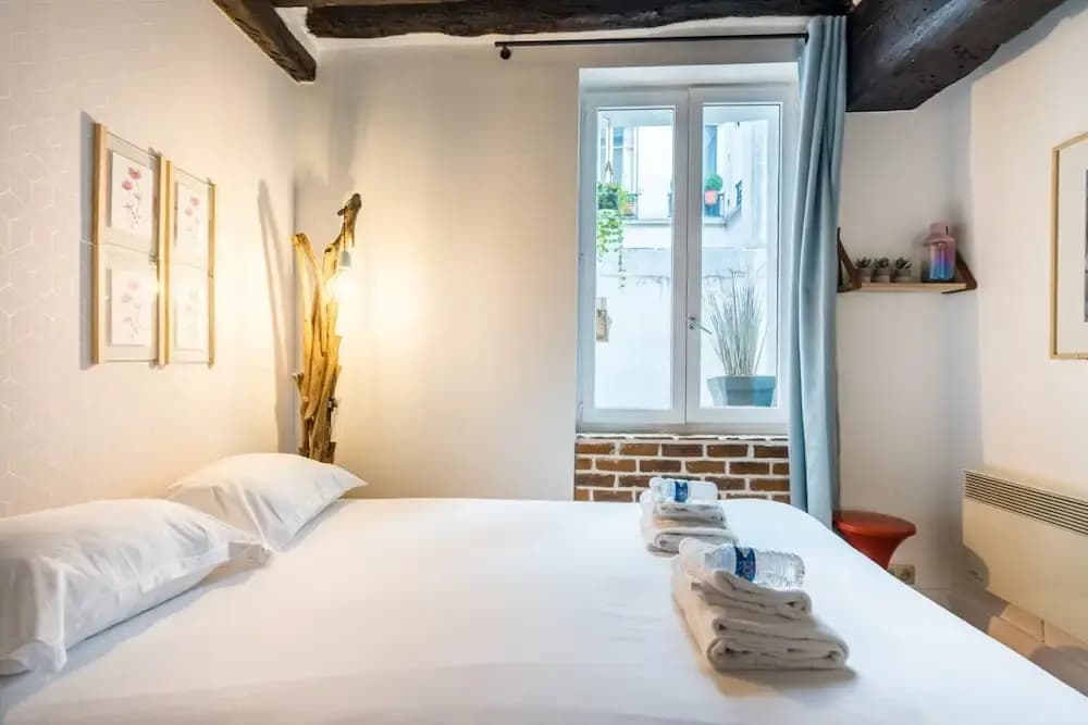Chic Apartment With Patio - 2br/6p - Le Marais - Photo 3