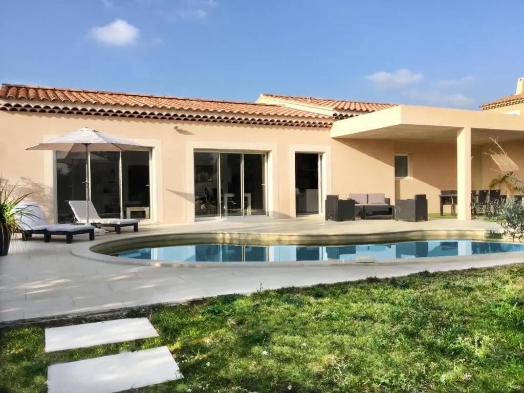 Très Jolie Villa Contemporaine Avec Piscine Chauffée, Proche du Centre Village D'Aureille, Au Cœur Des Alpilles, 4 Personn...