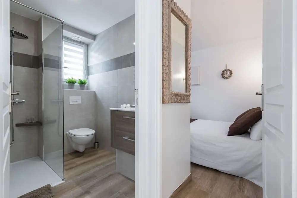 Sleep in Antibes City Center - Photo 4