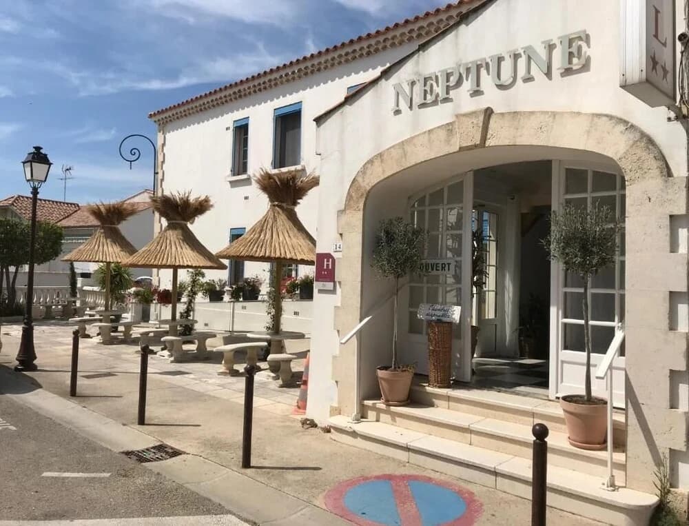 Hôtel Le Neptune en Camargue - Photo 1
