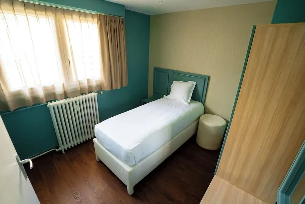 Breeze Hotel - Photo 3