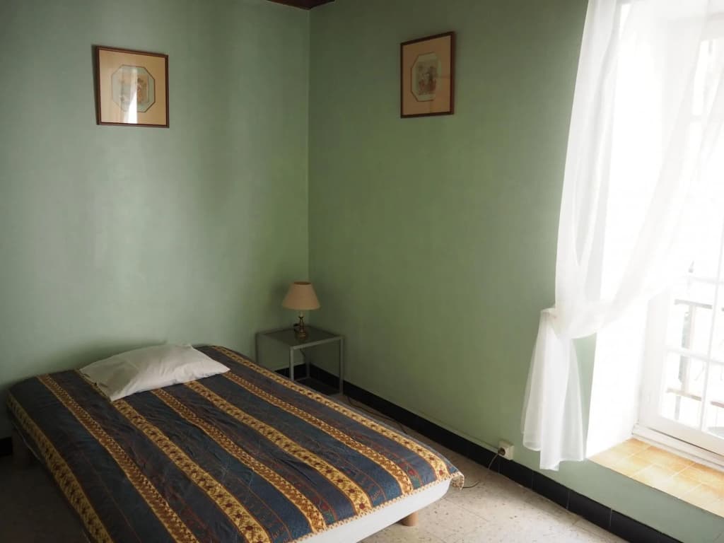 Charming Country House With Garden - Photo 4