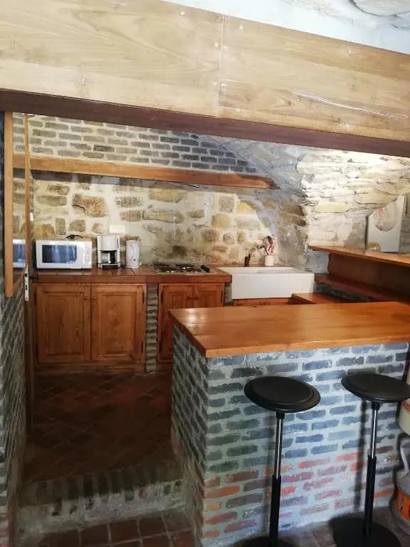 Gites et studios les cigales à Grospierres, piscine partagée, studio murier 2 personnes - Photo 1