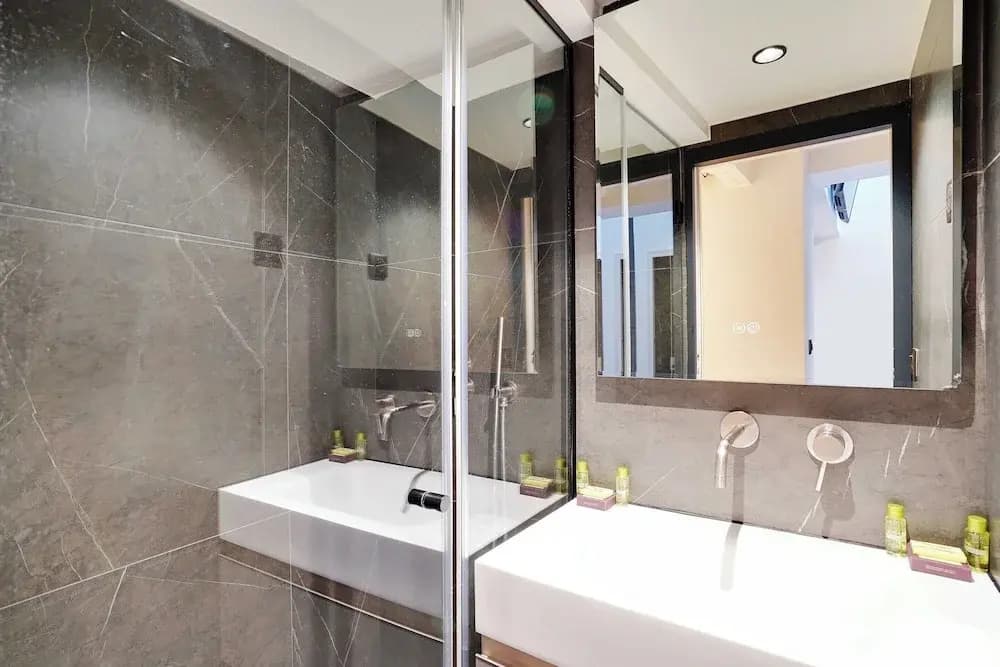 Stunning Apartment - 4br/8p - Mail - Miniature 8