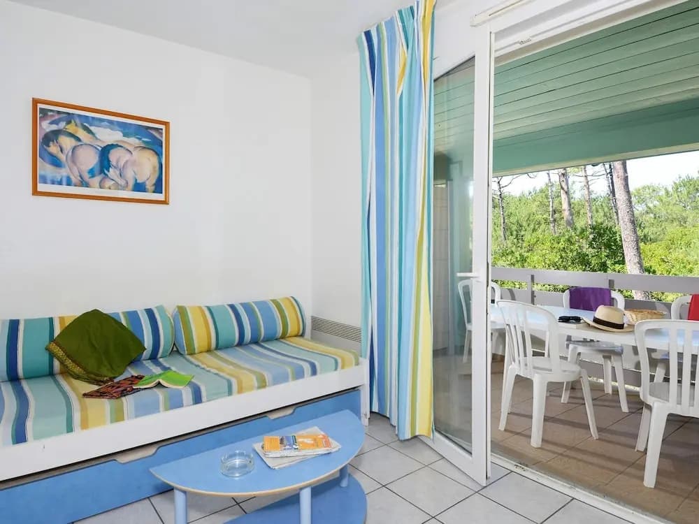 Apartment in France With Garden or Terrace - Miniature 6