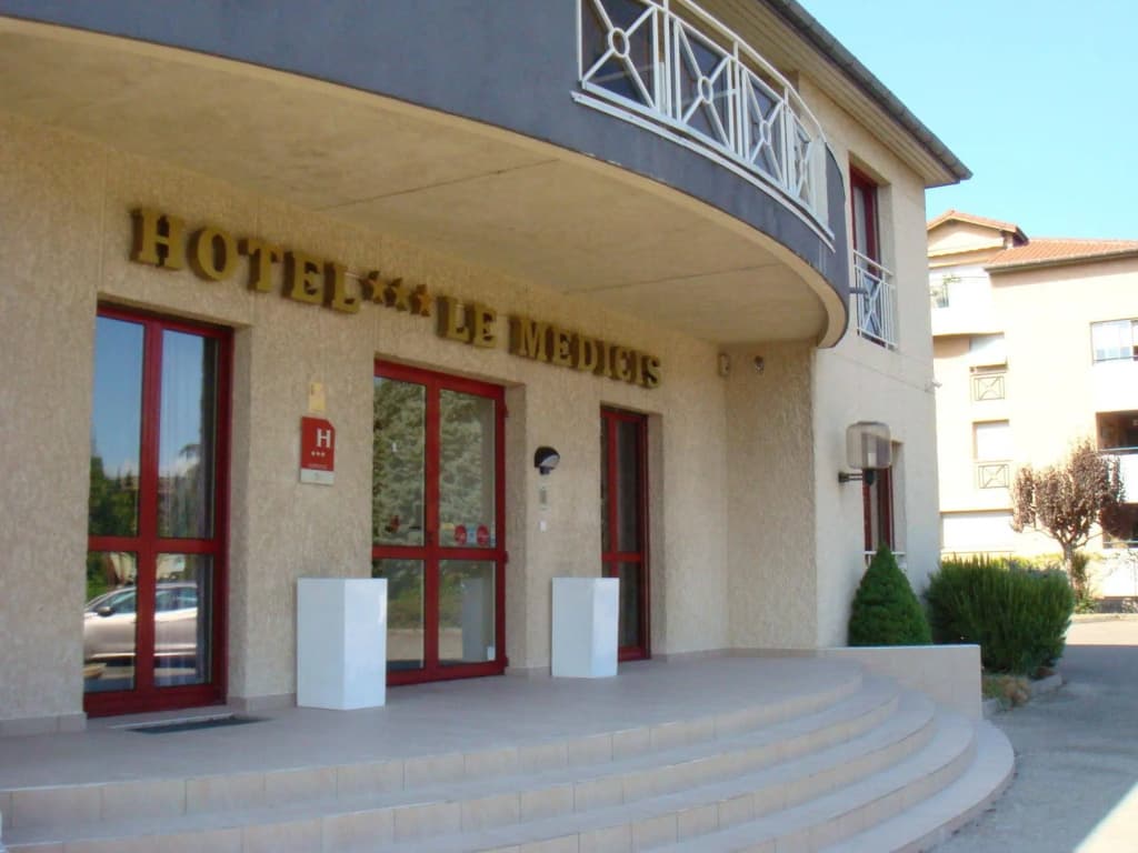 Hôtel Le Médicis - Photo 1
