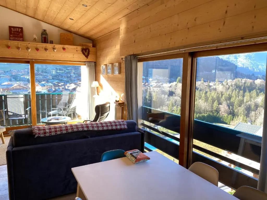 Luxury Apartment, 350m to ski lift, south facing, close to town centre - Miniature 6