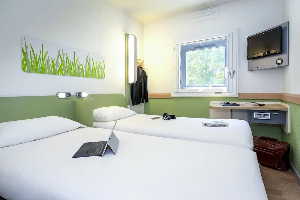 First Inn Hotel - Photo 4