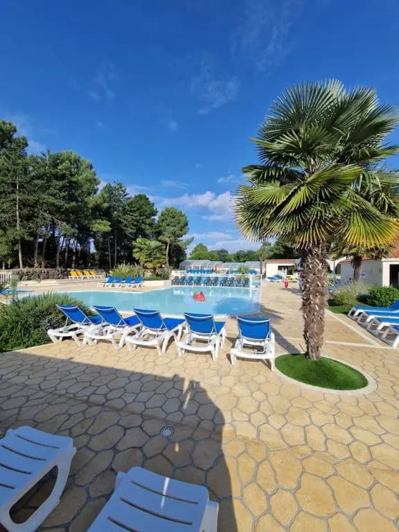 Bungalow neuf 3 chambres avec piscines partagées dans un camping-club vacances haut de gamme - Miniature 8