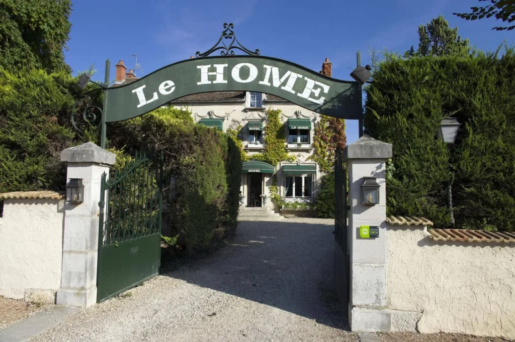 Hotel Le Home - Photo 1