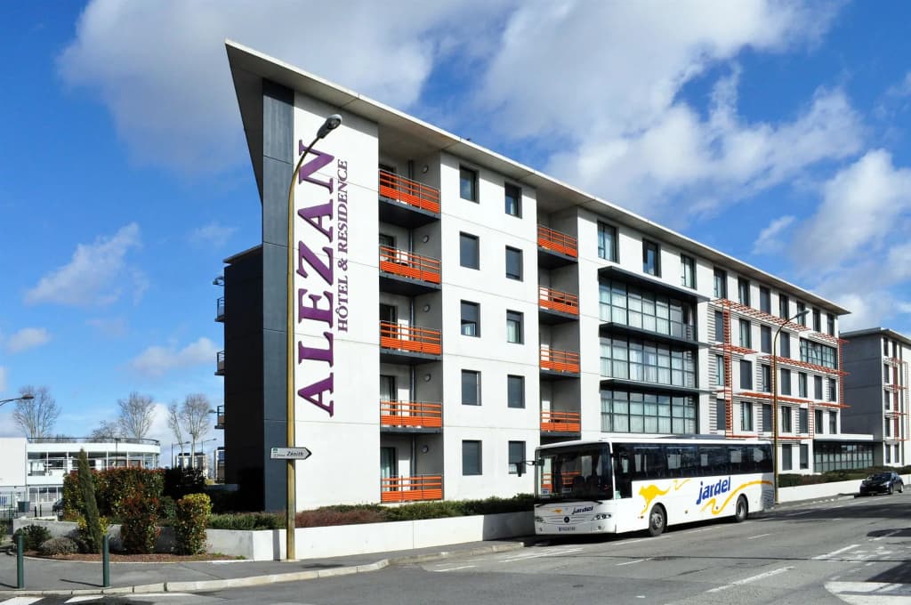 Alezan Hotel - Photo 1