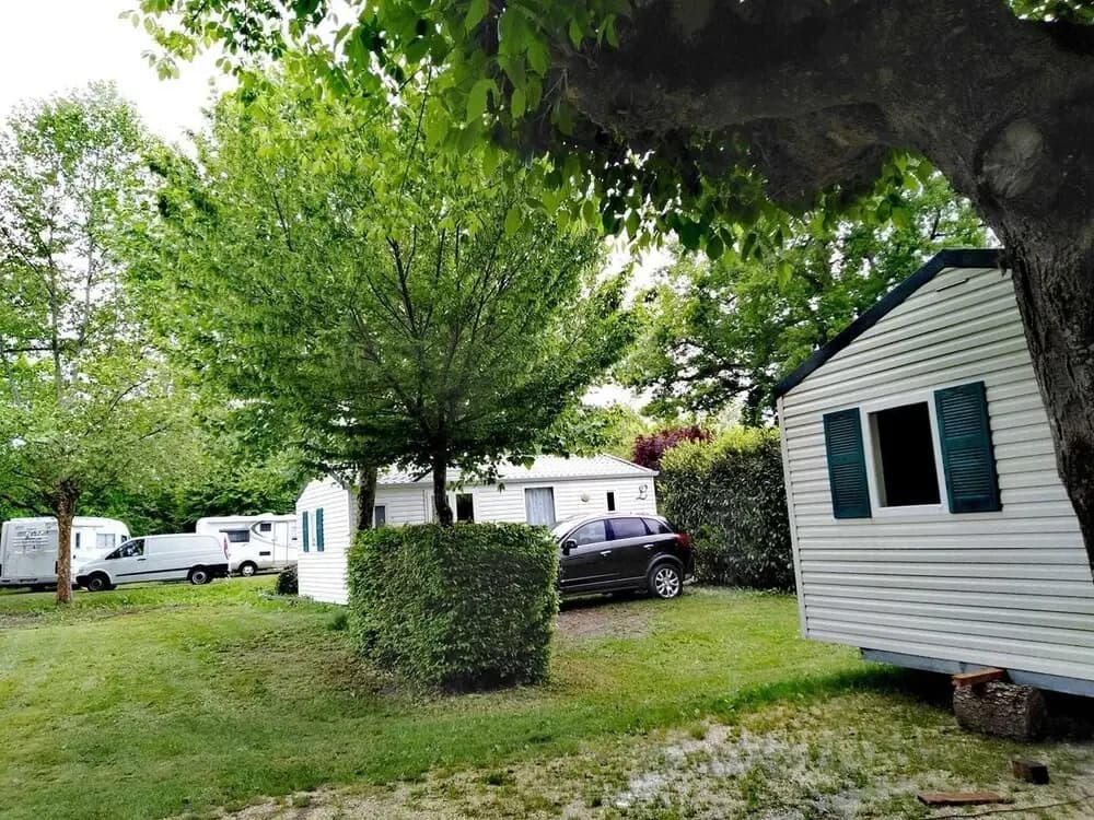 Camping Aubeterre-Sur-Dronne - Photo 2