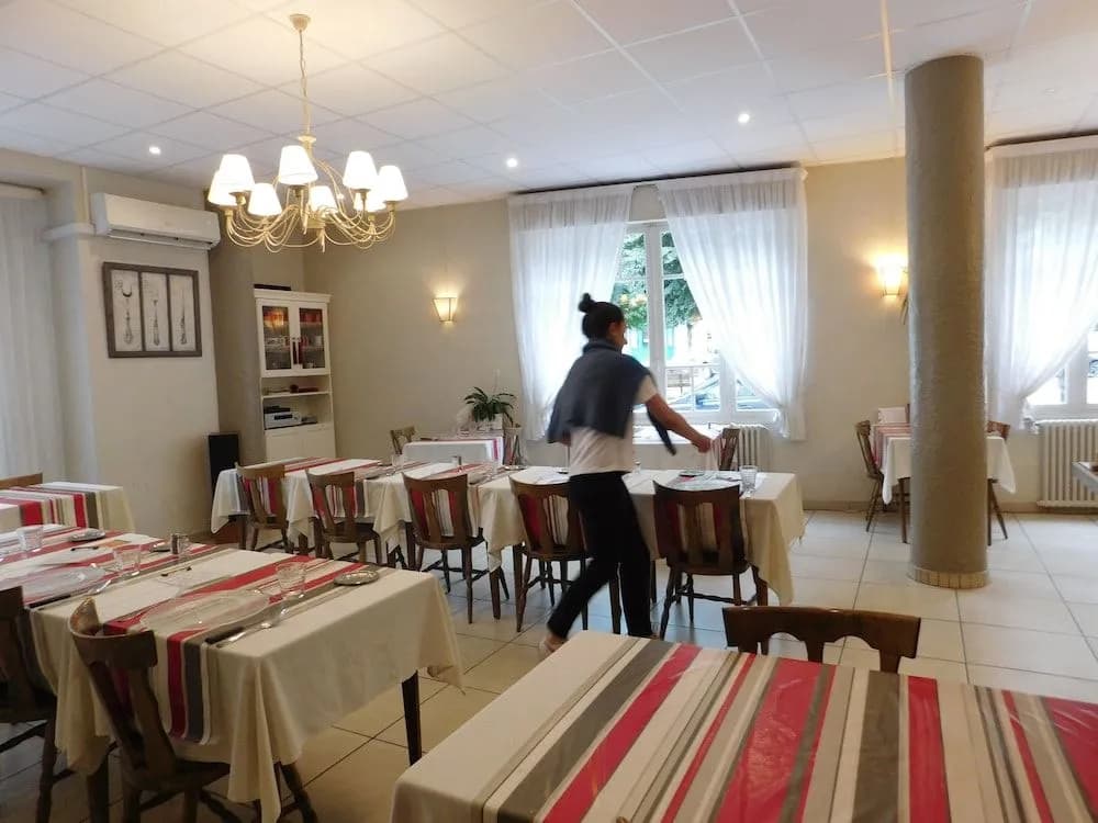 Hotel Des Pyrenees - Miniature 8