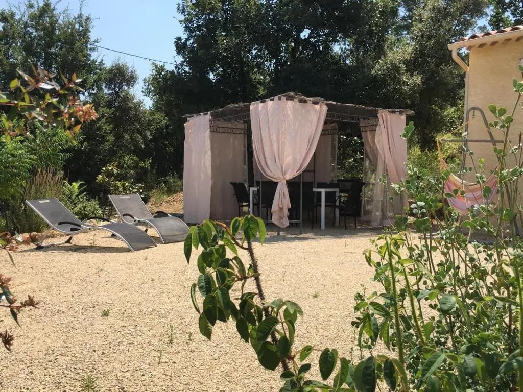 Les Karakis - Photo 1