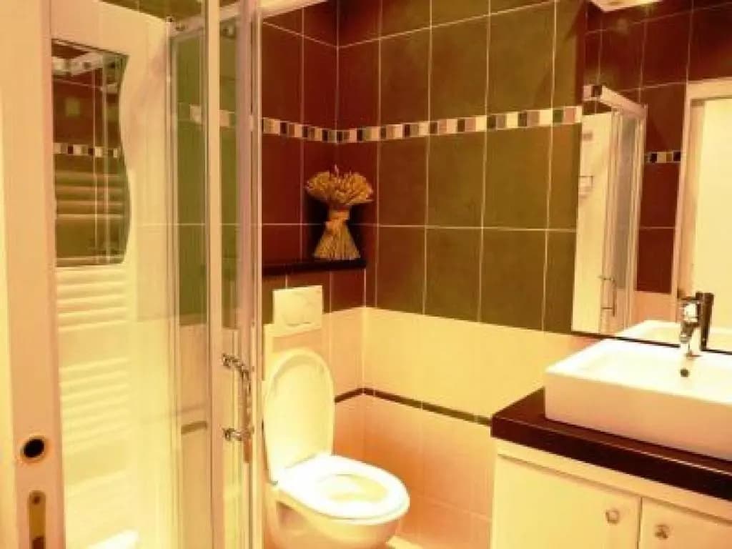 Beautifully decorated two bedroom apartment in the heart of Cannes five minutes walk from Palais 409 - Miniature 7